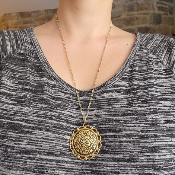 Vintage Ornate Necklace - Picture 6 of 13